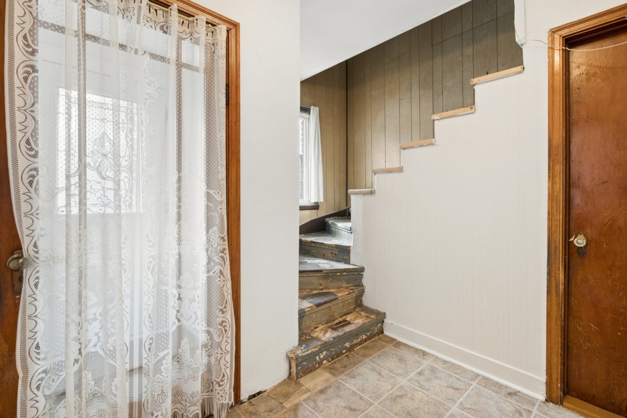 Hall d'entrée — 774 11e Avenue, Montréal