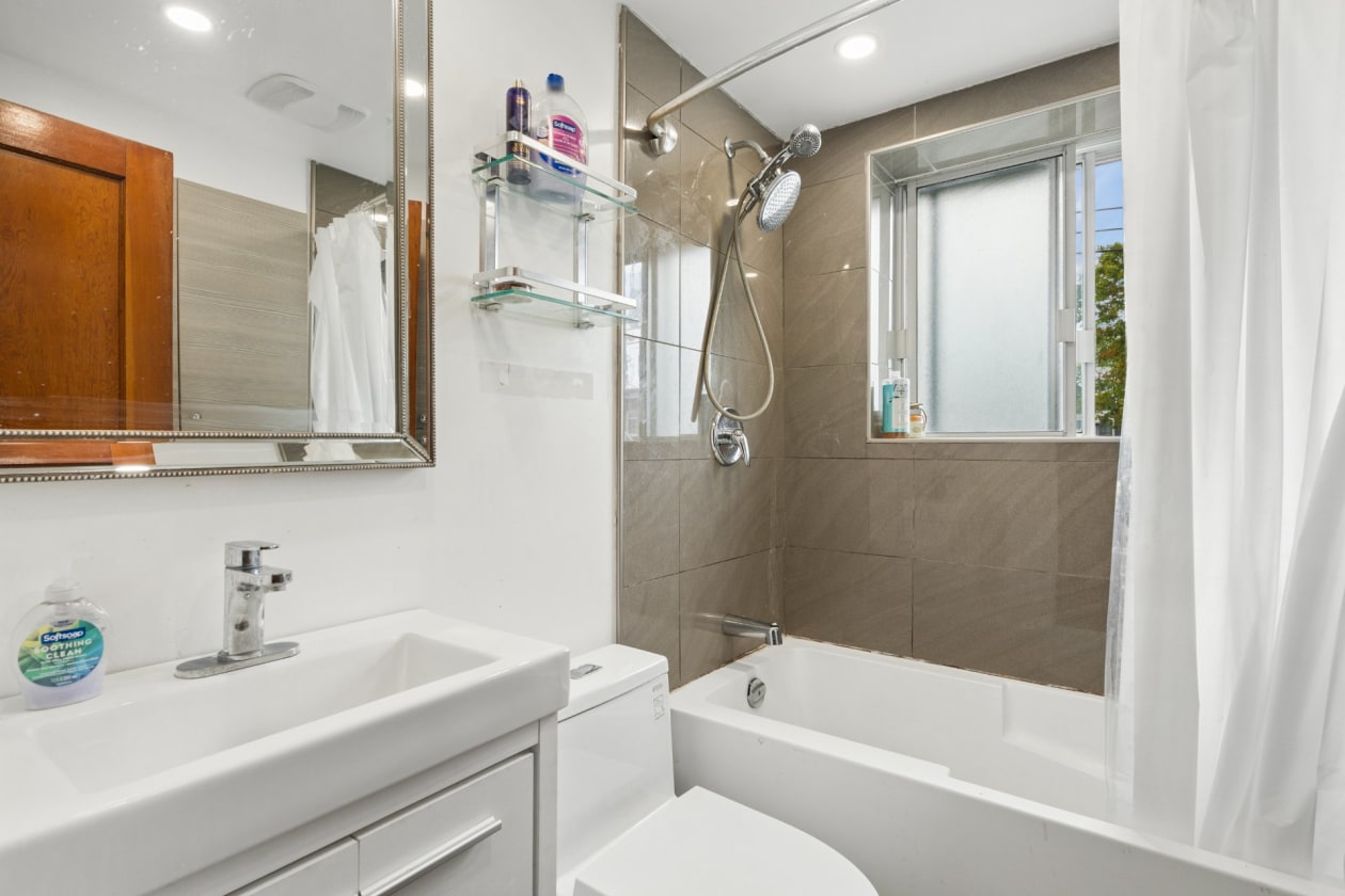 Salle de bains — 774 11e Avenue, Montréal