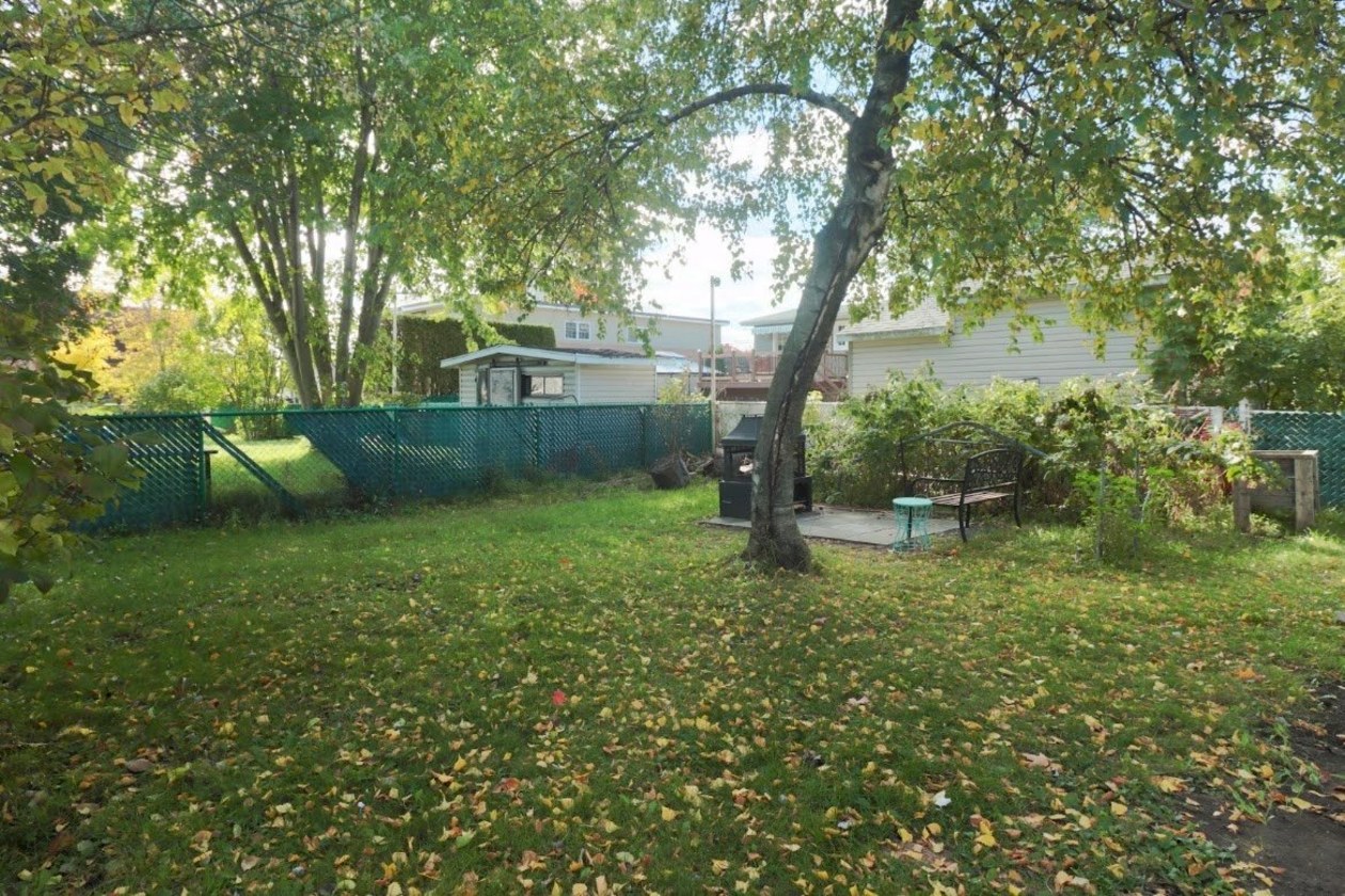 Cour — 21 Rue Matton, Trois-Rivières