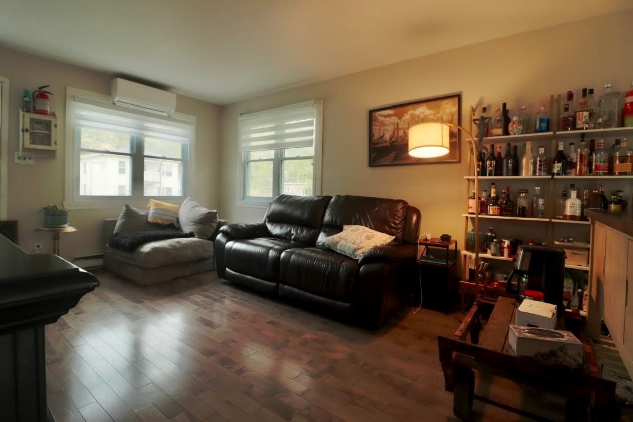 Salon — 21 Rue Matton, Trois-Rivières