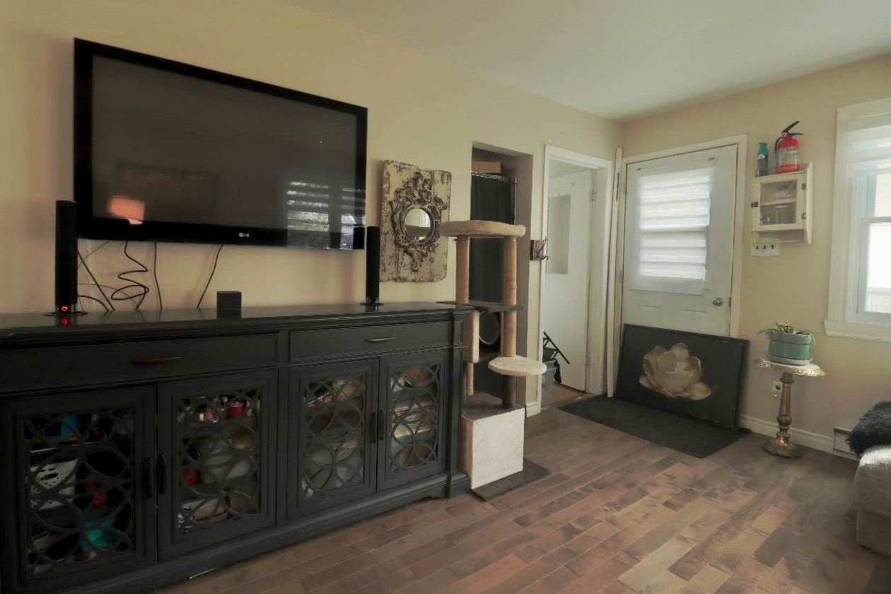 Salon — 21 Rue Matton, Trois-Rivières