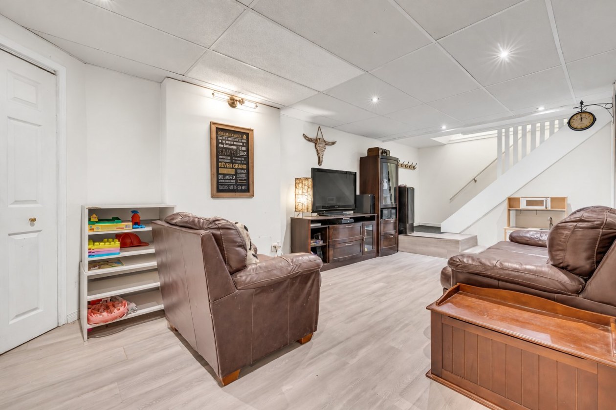 Salle familiale — 2493 Rue Pierre-Miville, Lévis