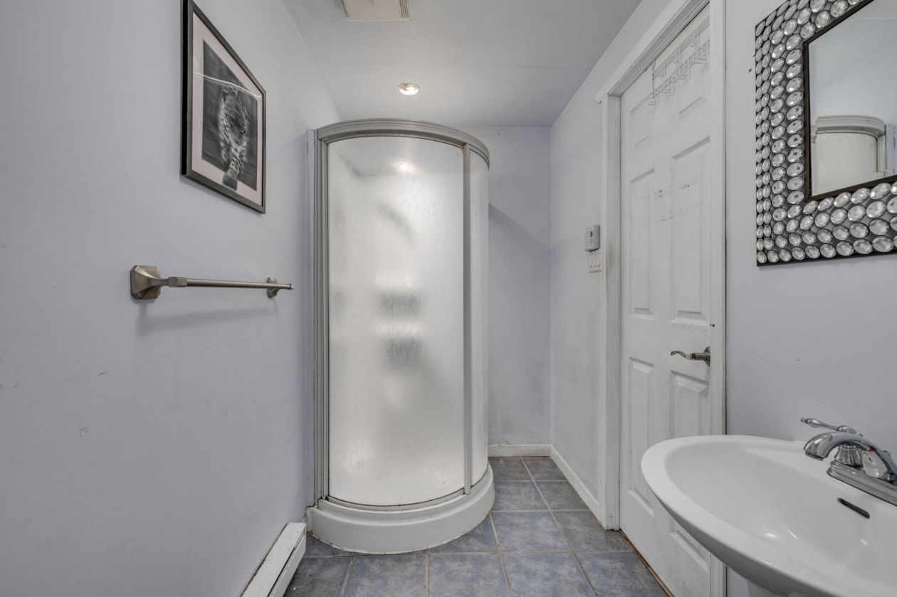 Salle de bains — 2493 Rue Pierre-Miville, Lévis