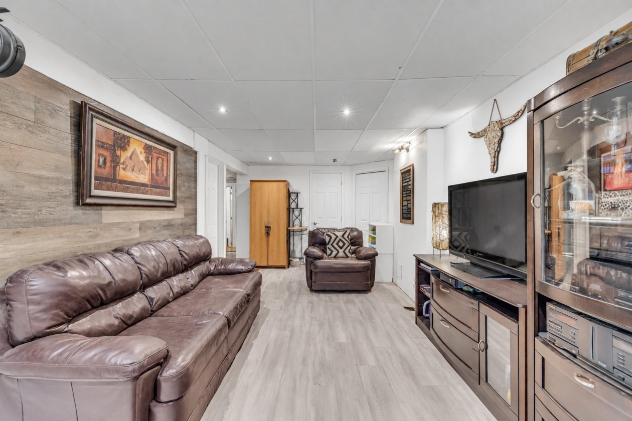 Salle familiale — 2493 Rue Pierre-Miville, Lévis