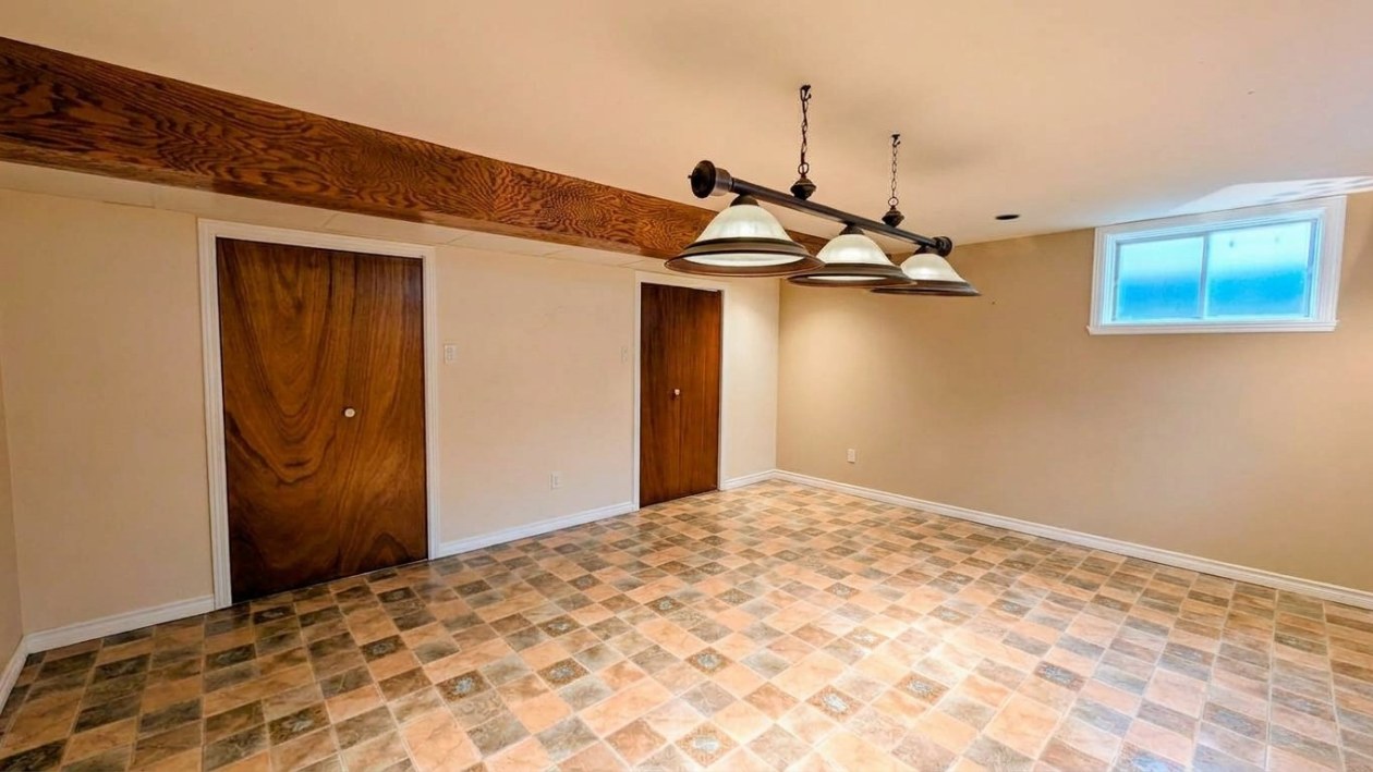 Salle familiale — 1390 Av. de la Montagne E., Québec