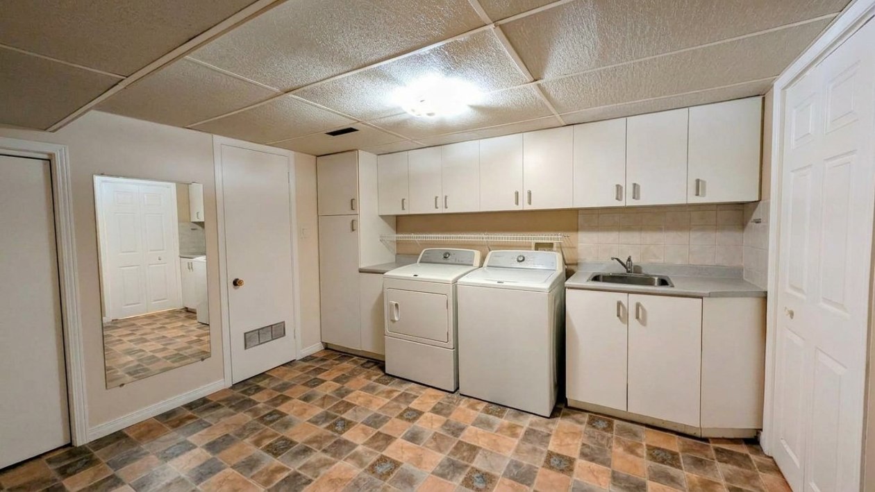 Salle de lavage — 1390 Av. de la Montagne E., Québec