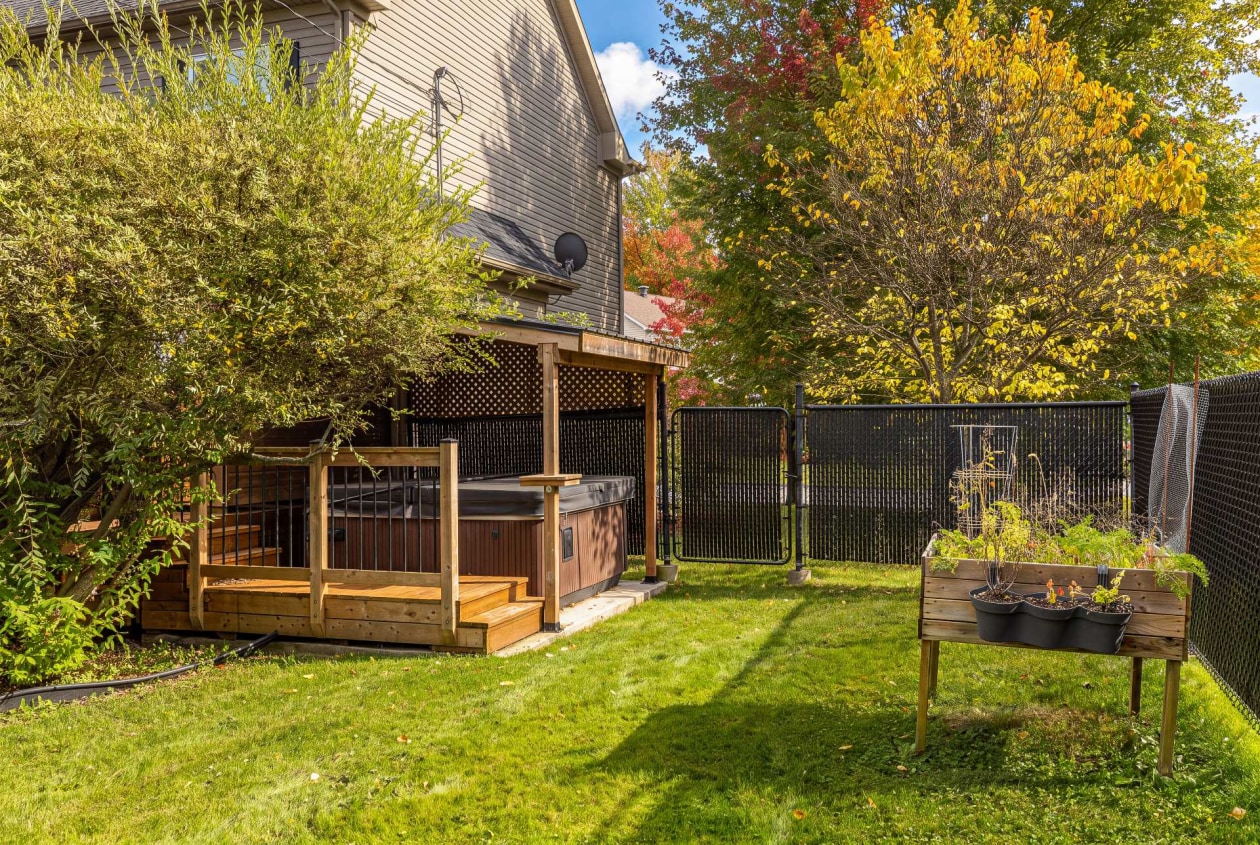 Spa — 117 Rue du Beaujolais, Cowansville