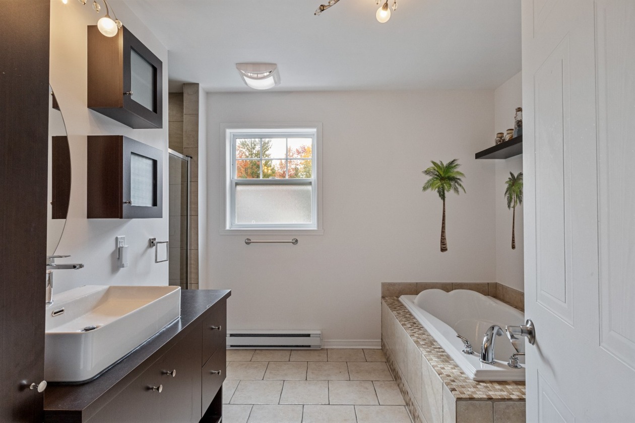 Salle de bains — 117 Rue du Beaujolais, Cowansville