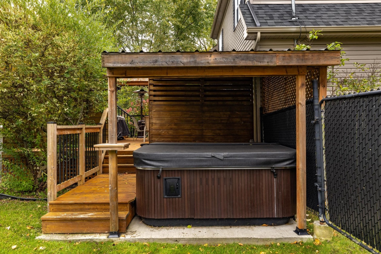 Spa — 117 Rue du Beaujolais, Cowansville