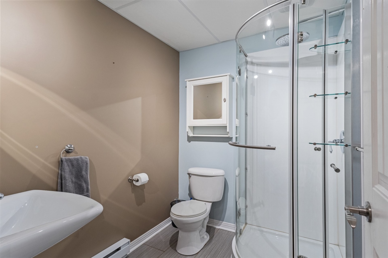 Salle d'eau — 117 Rue du Beaujolais, Cowansville