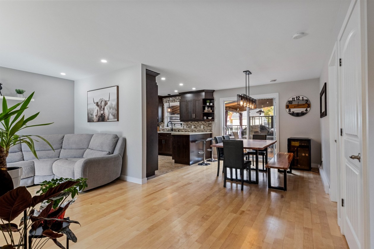 Salon — 117 Rue du Beaujolais, Cowansville