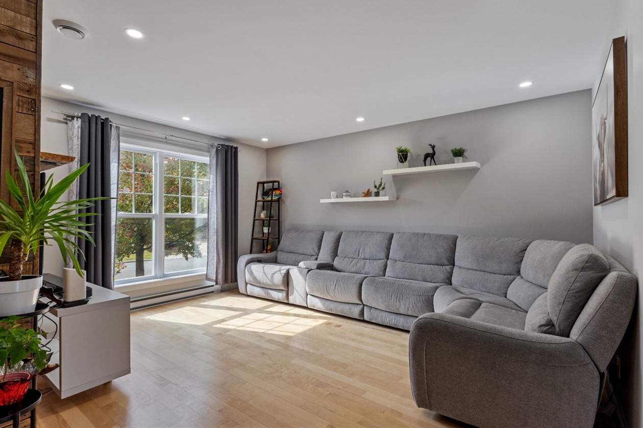 Salon — 117 Rue du Beaujolais, Cowansville