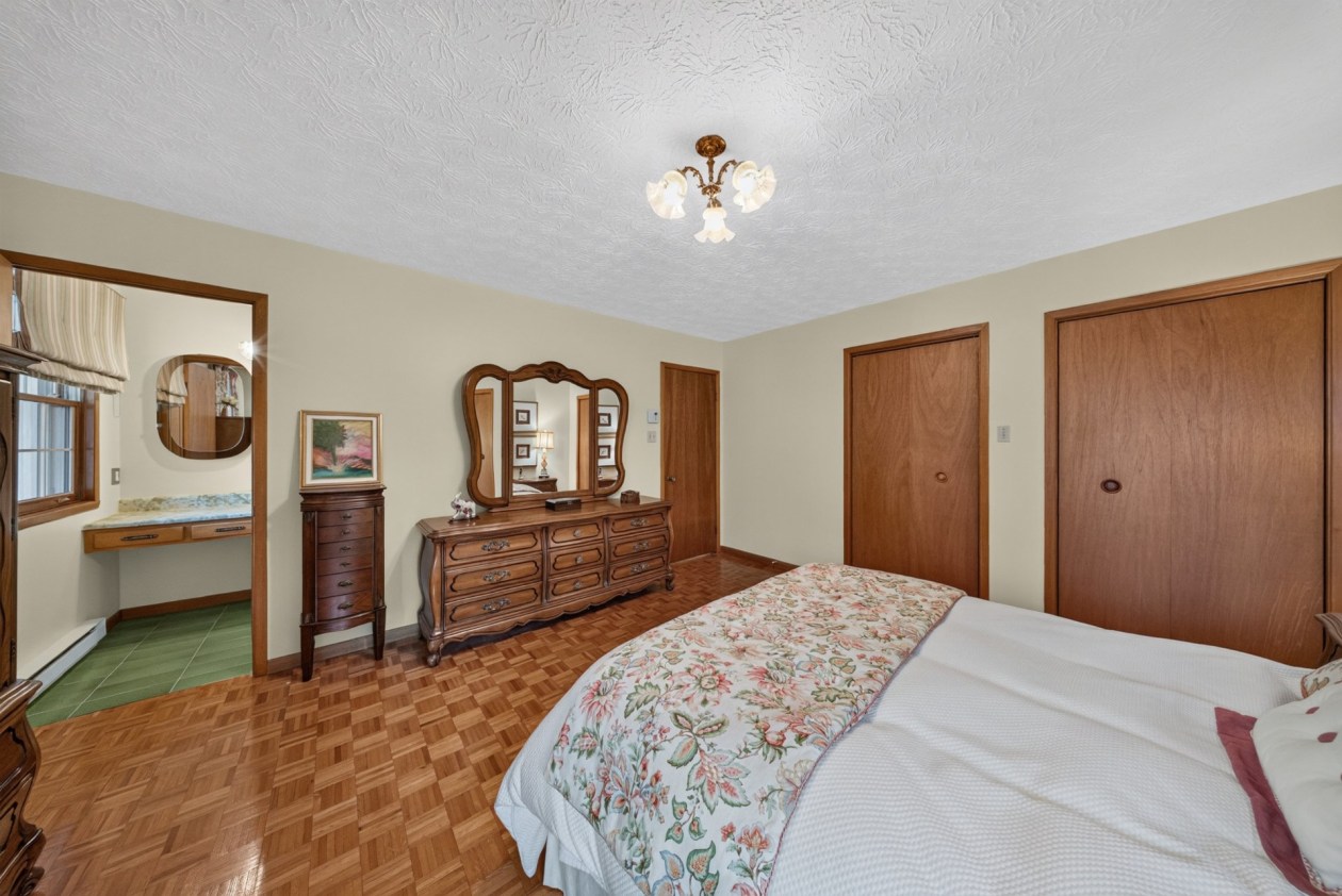 Chambre à coucher principale — 40 Rue des Muguets, Saint-Denis-de-Brompton