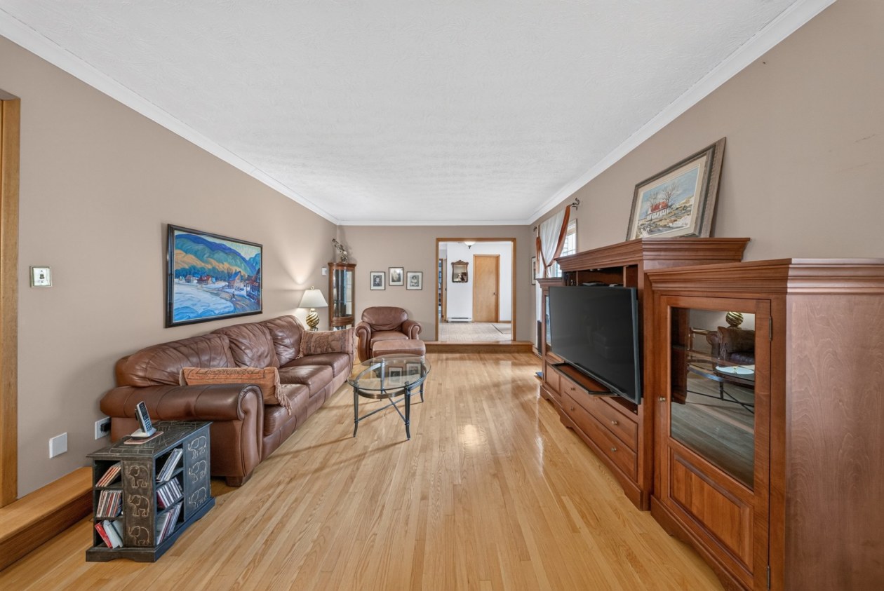Salon — 40 Rue des Muguets, Saint-Denis-de-Brompton