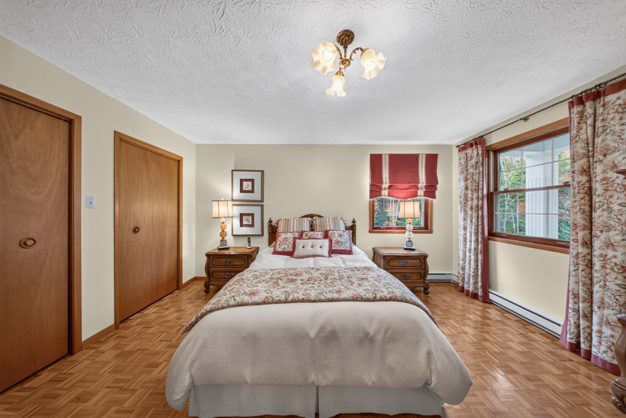 Chambre à coucher principale — 40 Rue des Muguets, Saint-Denis-de-Brompton