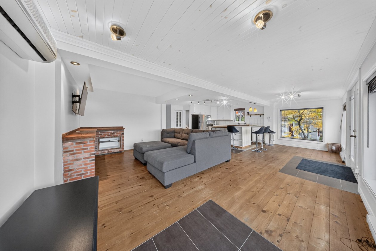 Salon — 1 Rue Gaudord, Lac-Brome