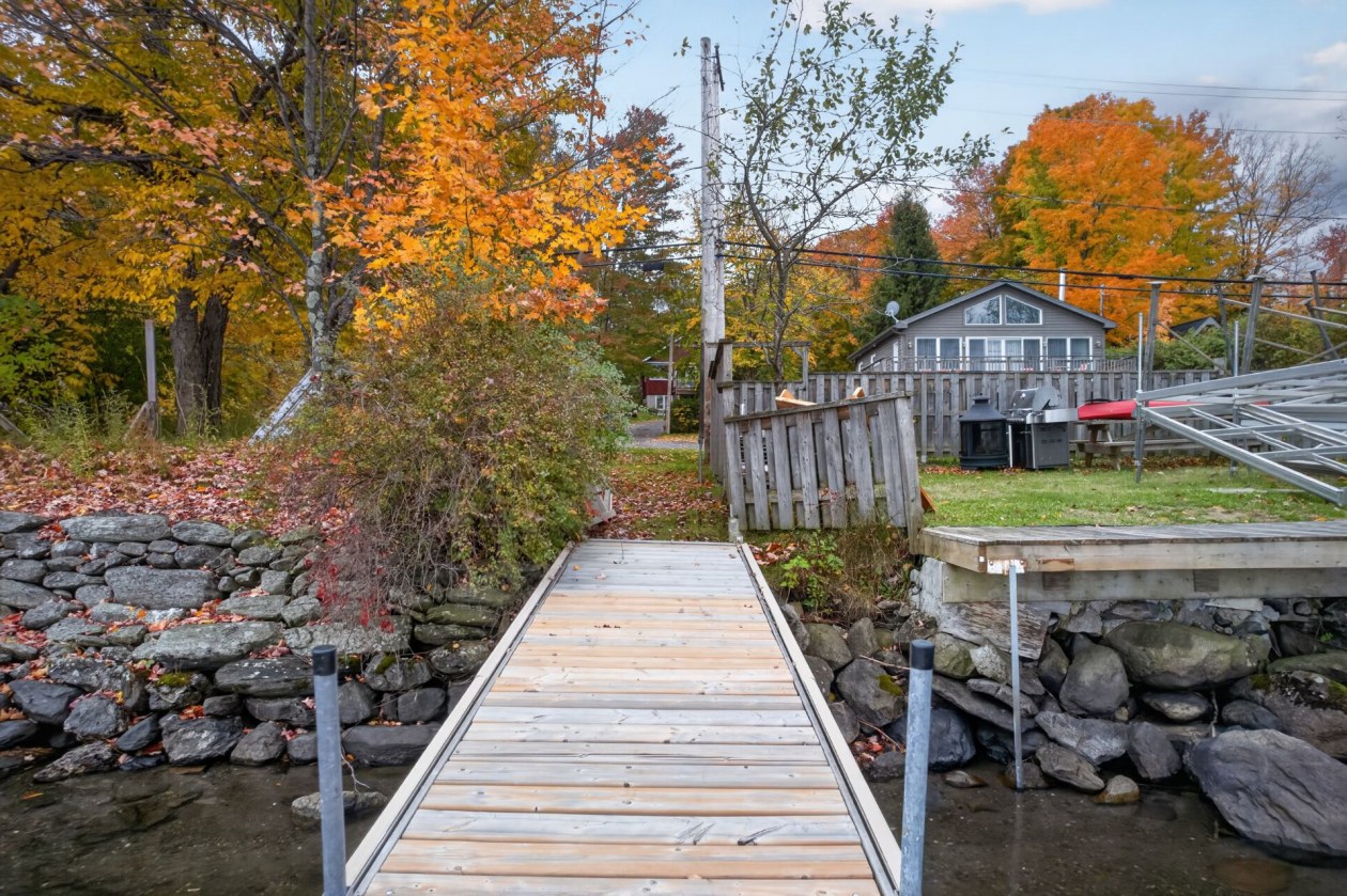 Bord de l'eau — 1 Rue Gaudord, Lac-Brome