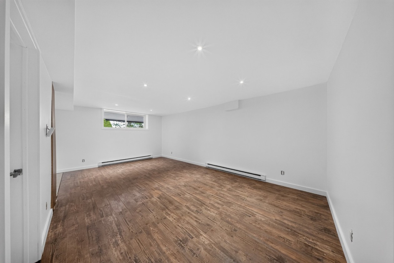Salon — 1 Rue Gaudord, Lac-Brome