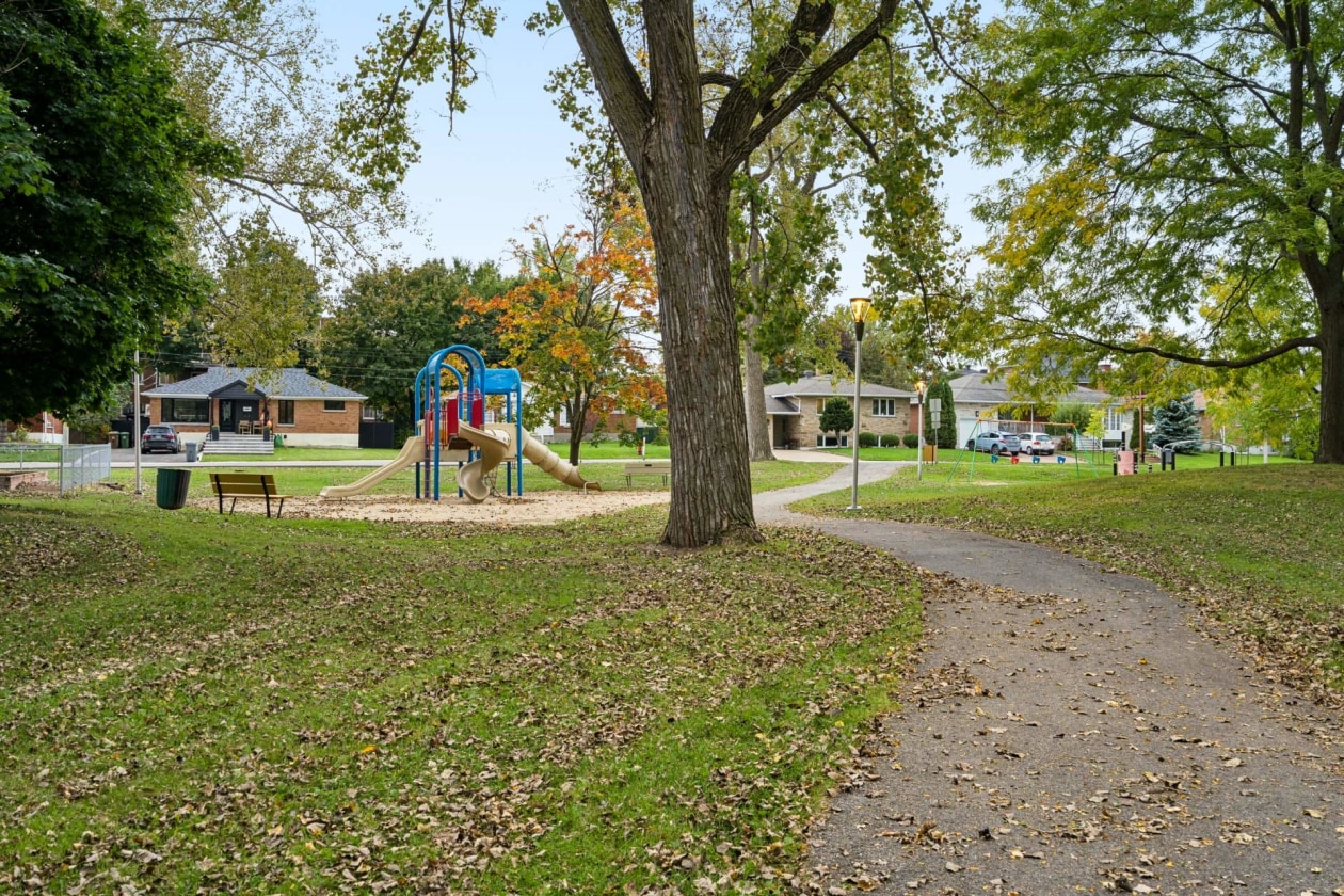 À proximité — 235 Green Circle, Dorval