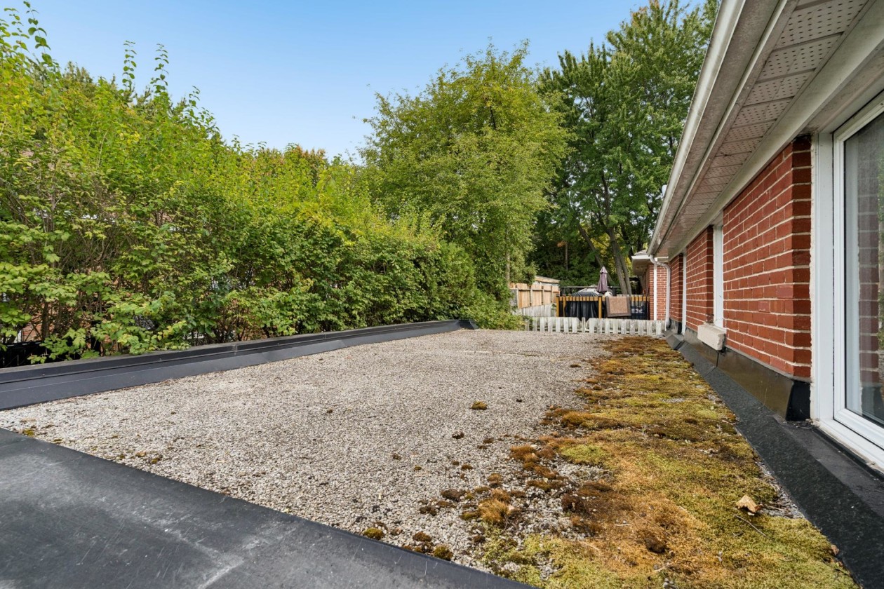 Garage — 235 Green Circle, Dorval