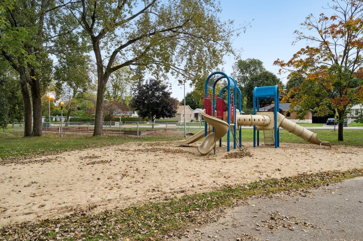 À proximité — 235 Green Circle, Dorval