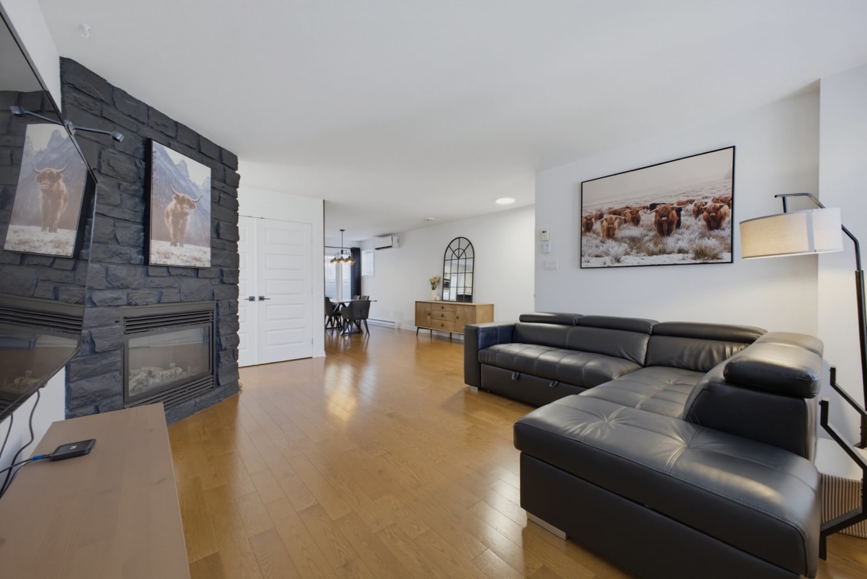 Salon — 9715 Rue Yvon-Paiement, Mirabel