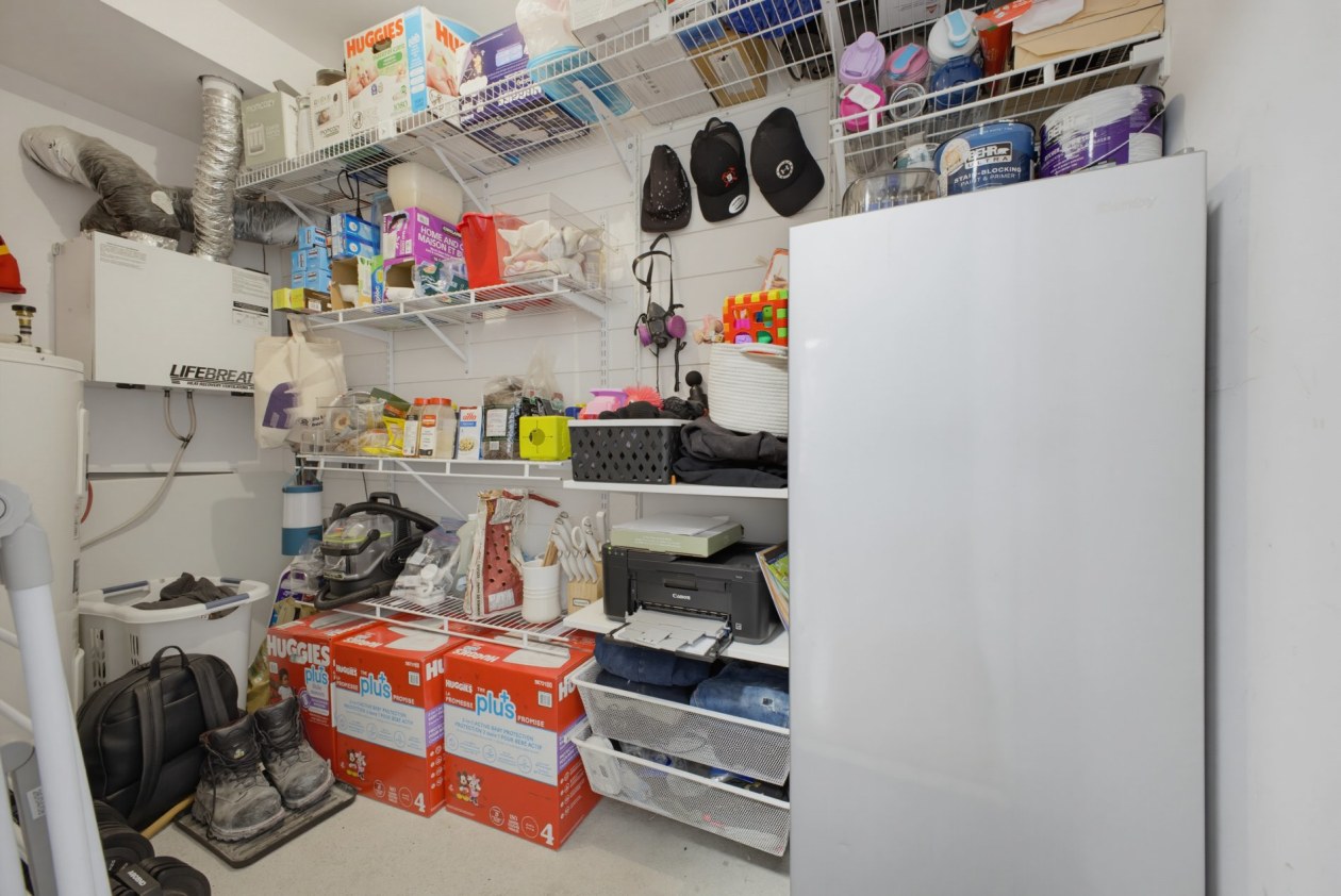 Rangement — 9715 Rue Yvon-Paiement, Mirabel