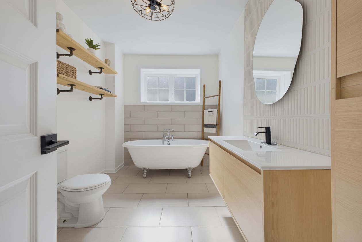 Salle de bains — 9715 Rue Yvon-Paiement, Mirabel