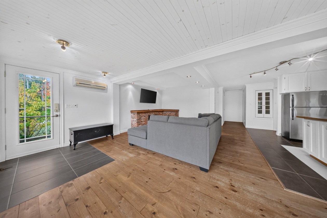 Salon — 1Z Rue Gaudord, Lac-Brome