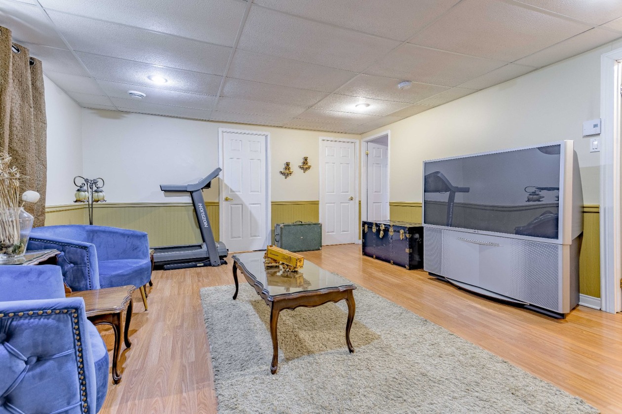Salle familiale — 1242 Carré du Maire-Paquin, Trois-Rivières