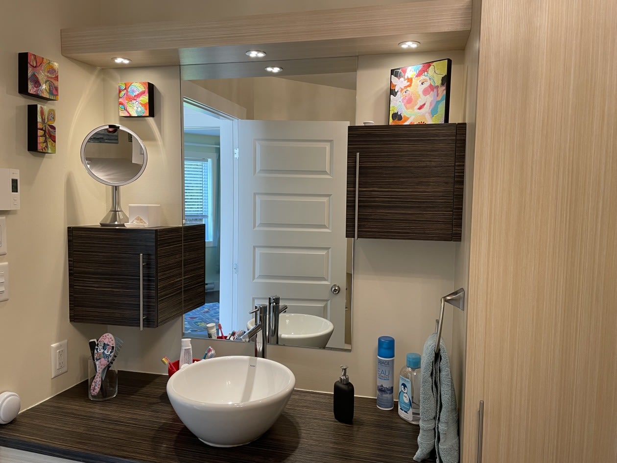 Salle de bains — 2-33 Rue Demers, Saint-Apollinaire