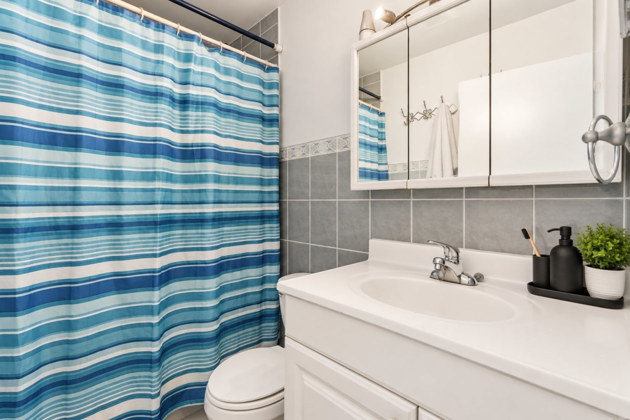 Salle de bains — 814 - 820 Av. Ponsard, Brossard
