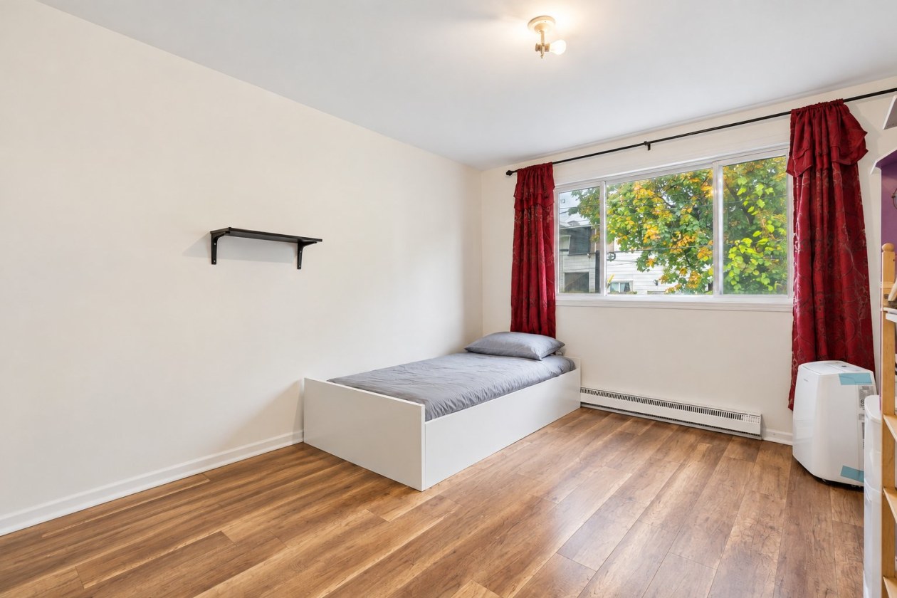 Chambre à coucher — 814 - 820 Av. Ponsard, Brossard
