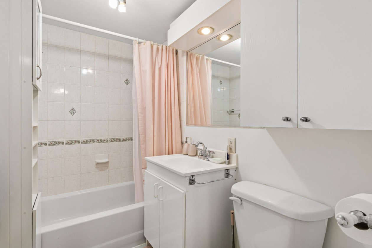 Salle de bains — 814 - 820 Av. Ponsard, Brossard