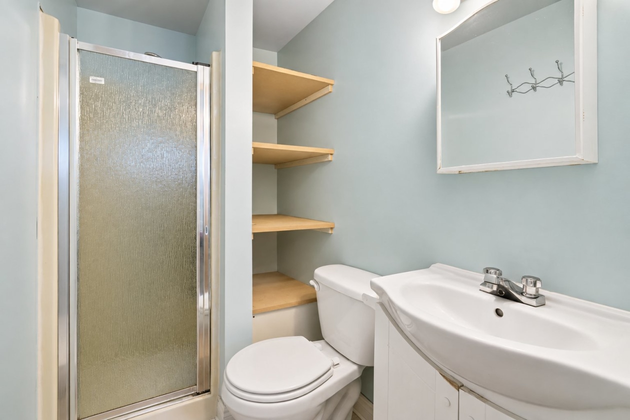 Salle de bains — 814 - 820 Av. Ponsard, Brossard