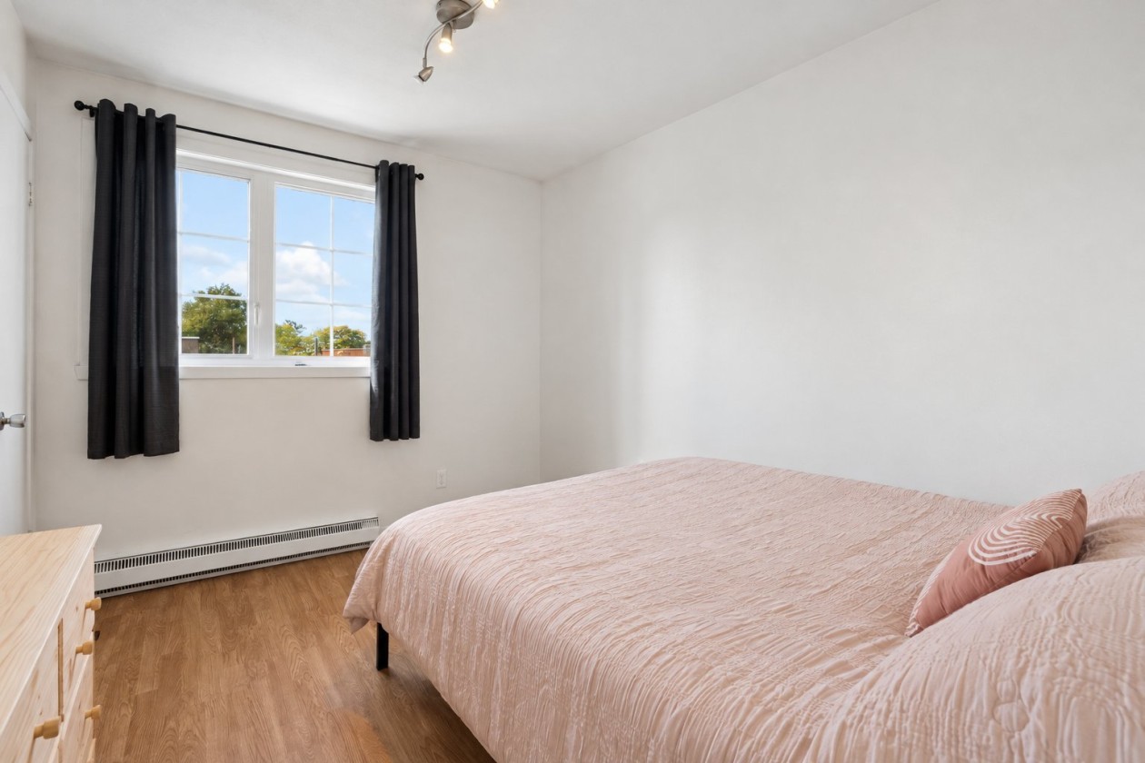 Chambre à coucher — 814 - 820 Av. Ponsard, Brossard
