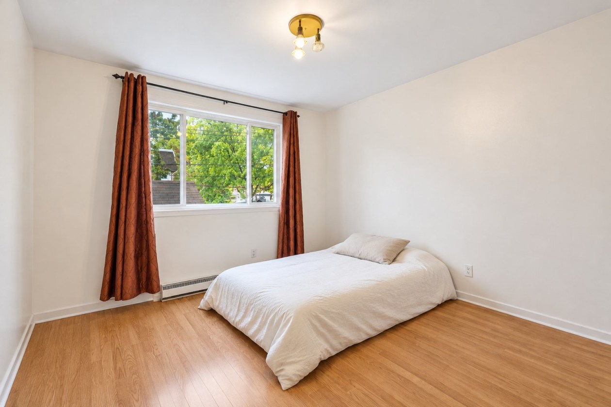 Chambre à coucher — 814 - 820 Av. Ponsard, Brossard