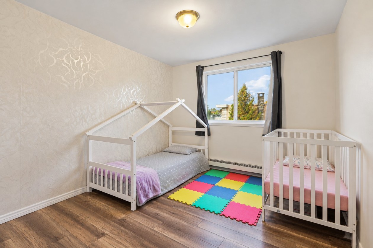 Chambre à coucher — 814 - 820 Av. Ponsard, Brossard