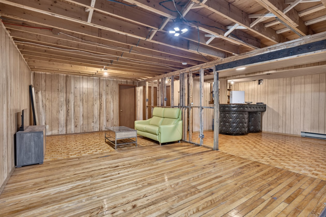 Salle familiale — 2024 Rue du Pont, Saint-Lambert-de-Lauzon