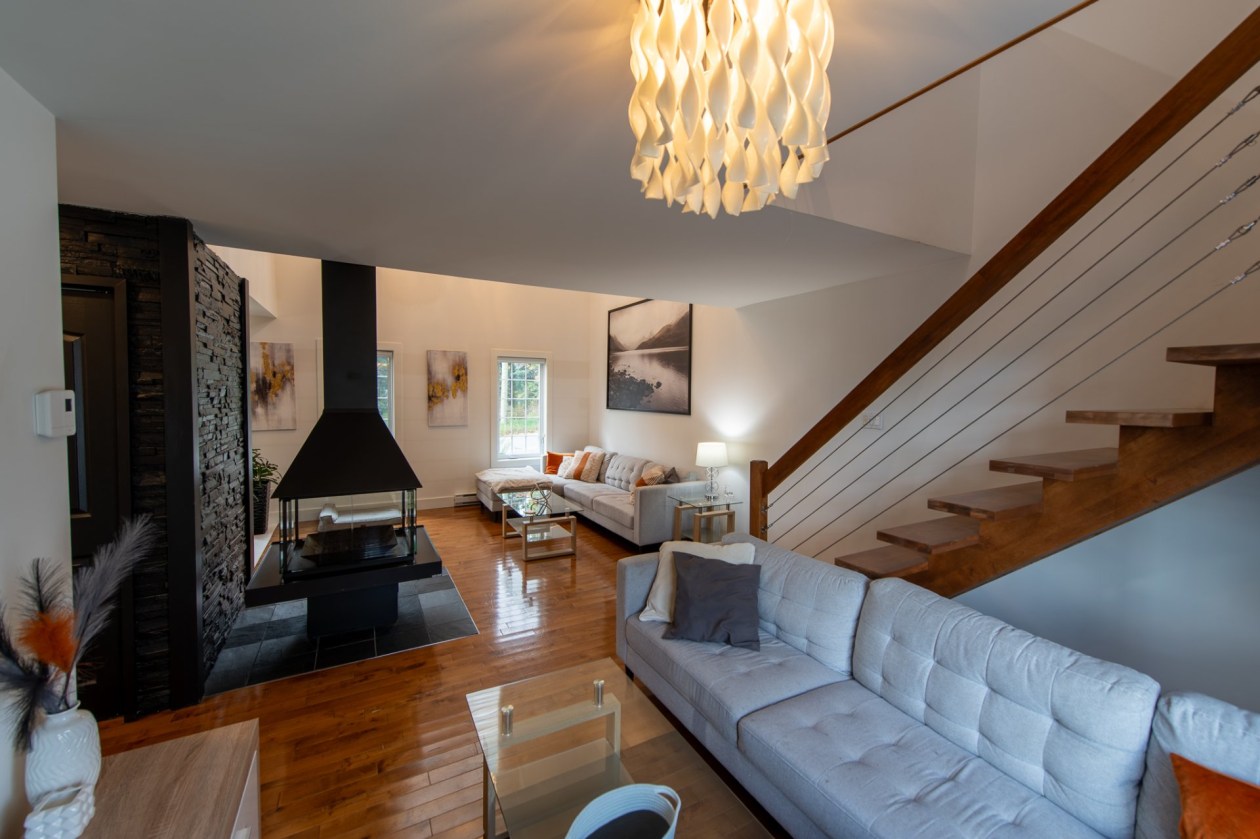 Salon — 12 Rue Wakeham, Gaspé