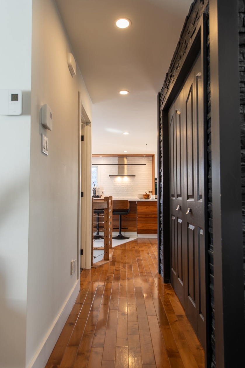 Corridor — 12 Rue Wakeham, Gaspé