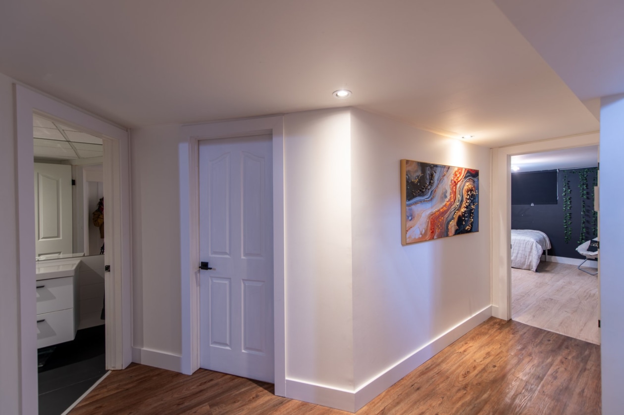 Corridor — 12 Rue Wakeham, Gaspé