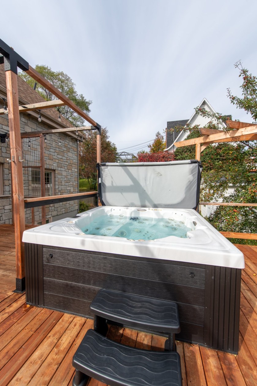 Spa — 12 Rue Wakeham, Gaspé