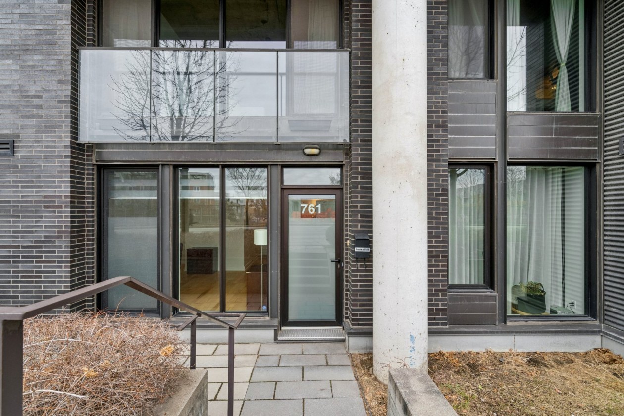Entrée extérieure — 761 Rue des Carrières, Montréal