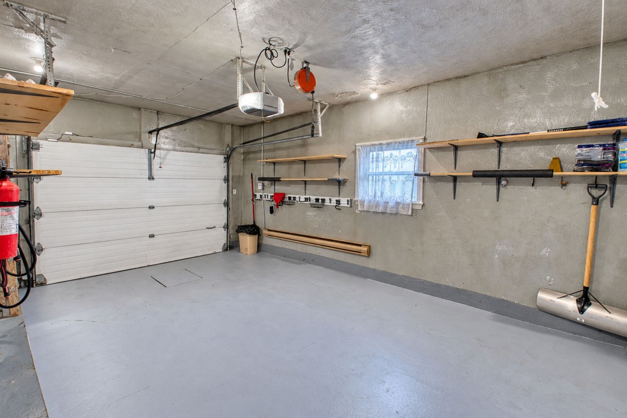 Garage — 2210 Rue d'Youville, Sherbrooke