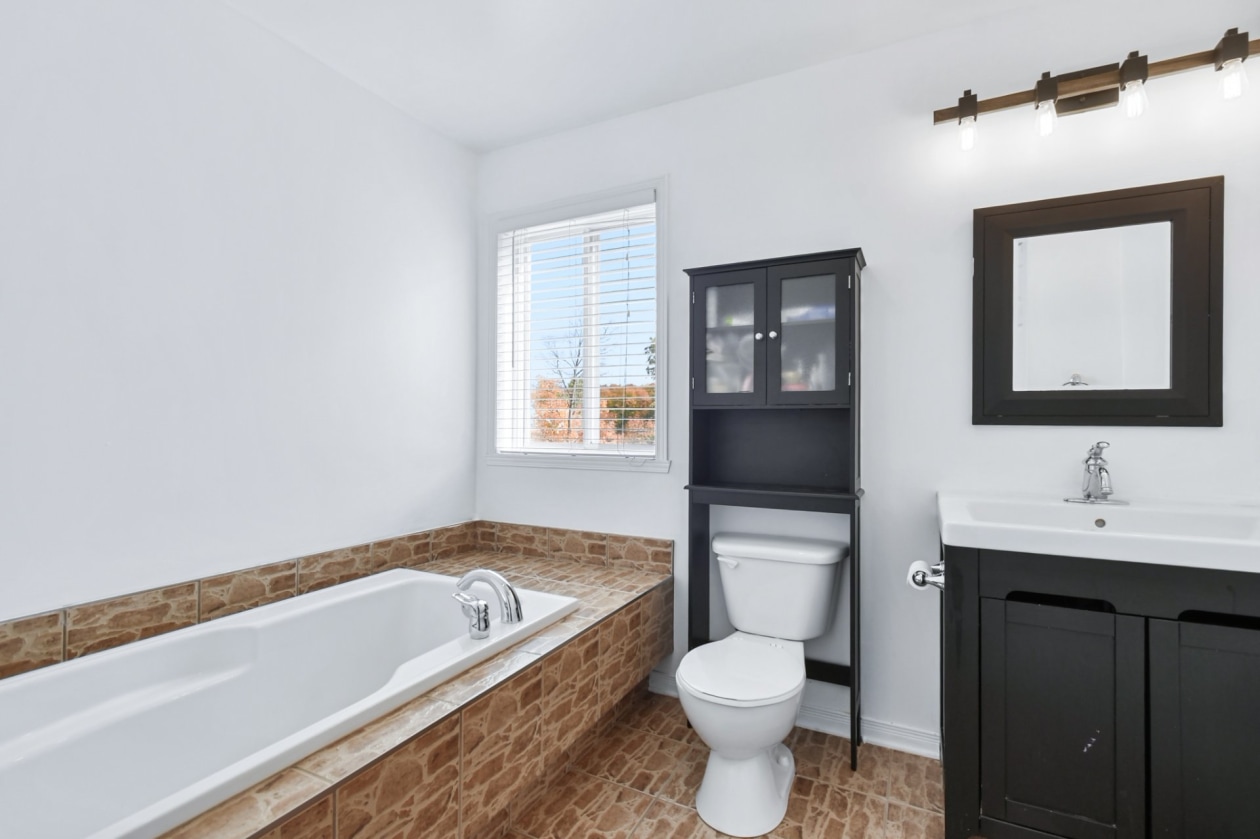 Salle de bains — 150 Rue J.-C.-Wilson, Saint-Jérôme
