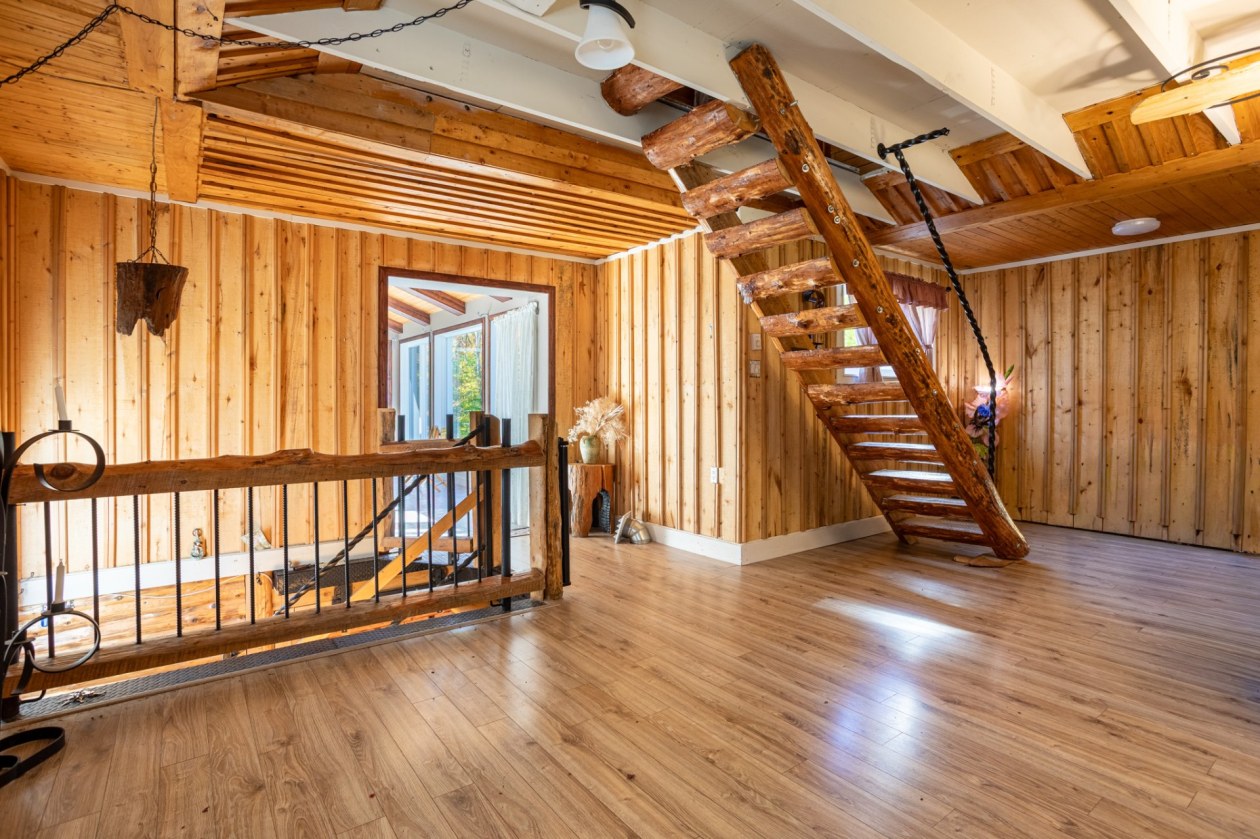 Escalier — 1911 Rg St-Félix, Notre-Dame-du-Mont-Carmel