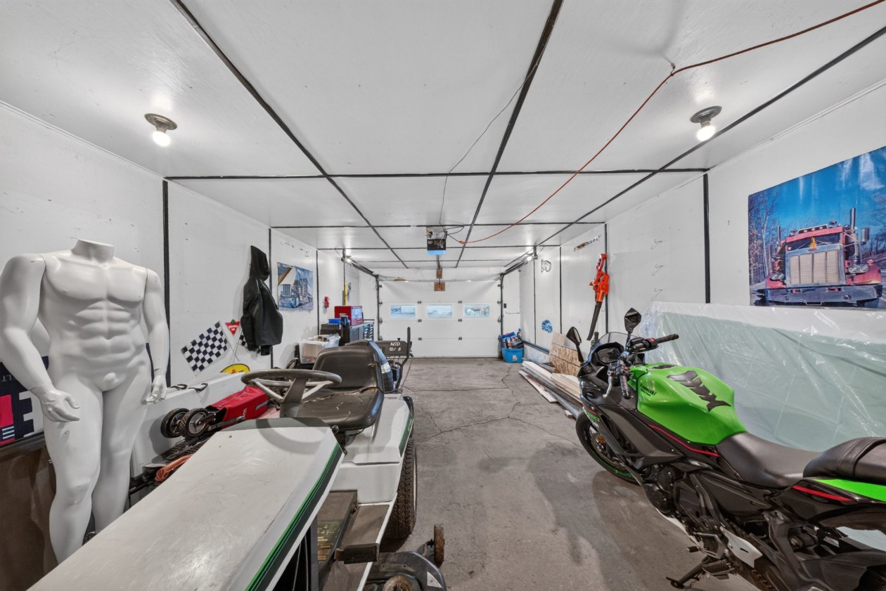 Garage — 1250 Rue de l'Église, Saint-Félix-de-Kingsey
