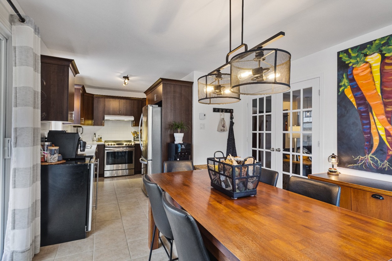 Salle à manger — 111 Rue Jean-Paul-Lemieux, Cowansville