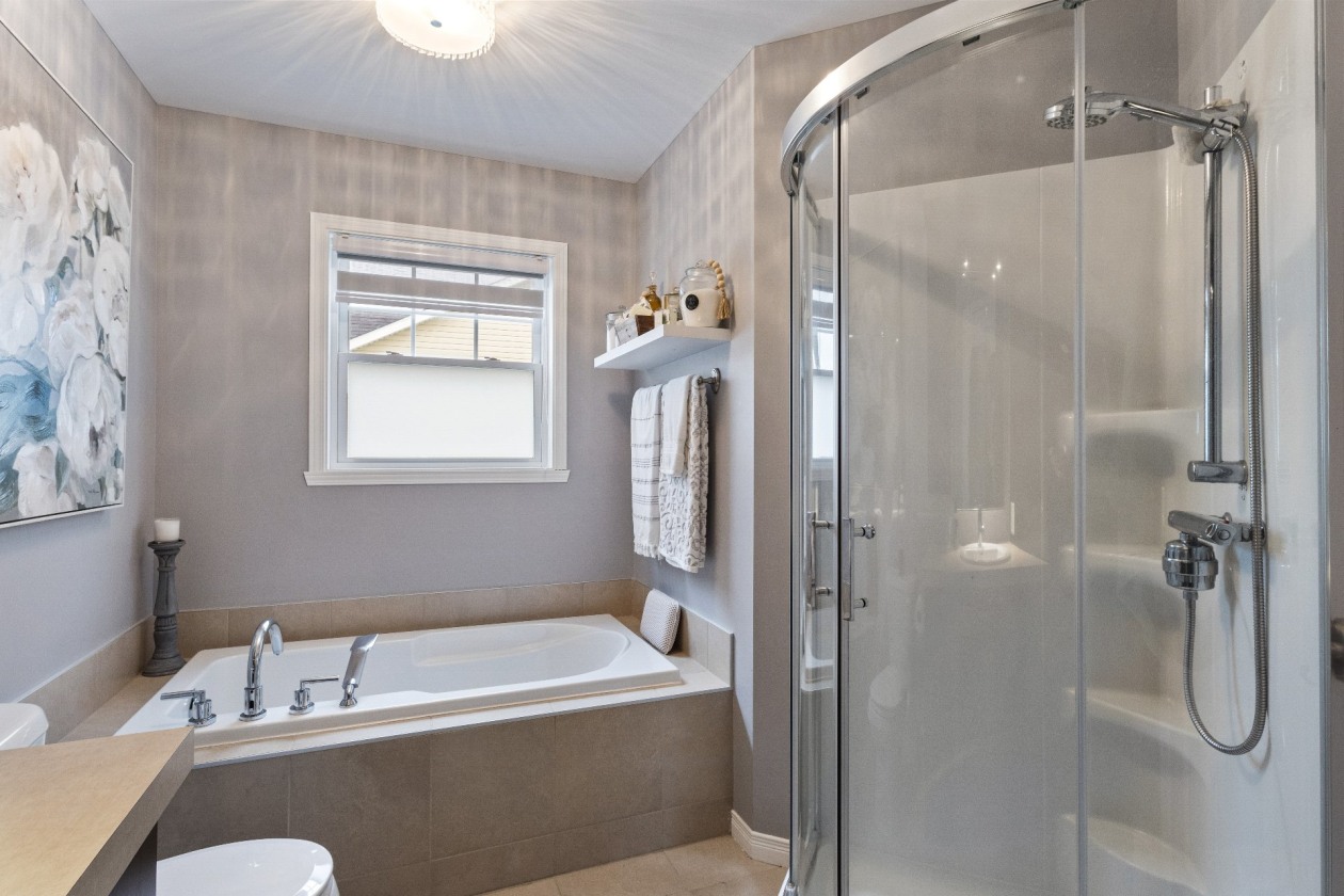 Salle de bains — 111 Rue Jean-Paul-Lemieux, Cowansville